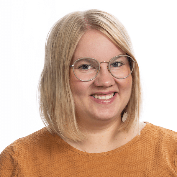 Äännekoulun puheterapeutti Rosa Mamia